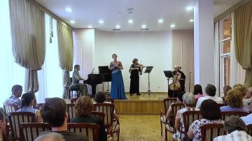 В Луганской филармонии прошла программа «Мелодии русской души» – часть цикла «Играют солисты оркестра», посвящённого 80летию симфонического оркестра