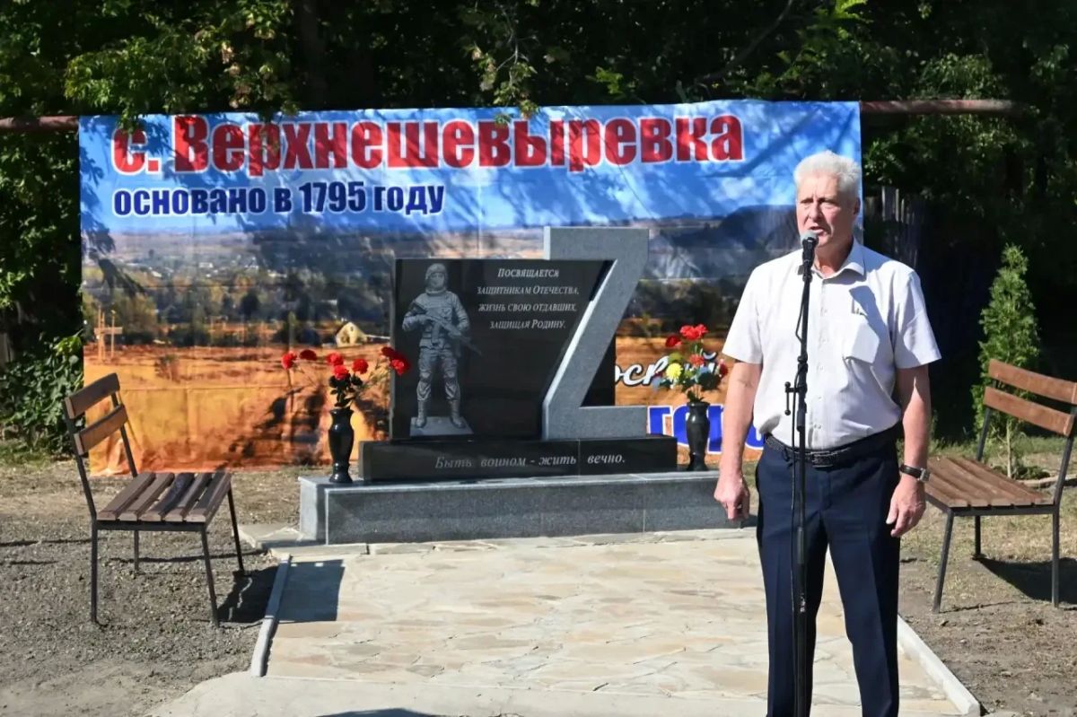 Сегодня, в День Неизвестного солдата — защитника Луганской Народной Республики, совместно с Иваном Санаевым, Председателем социального комитета Народного Совета ЛНР, Владимиром Шавлаем, Председателем Совета Краснодонского... Сегодня, в День Неизвестного солдата — защитника Луганской Народной Республики, совместно с Иваном Санаевым, Председателем социального комитета Народного Совета ЛНР, Владимиром Шавлаем, Председателем Совета Краснодонского...