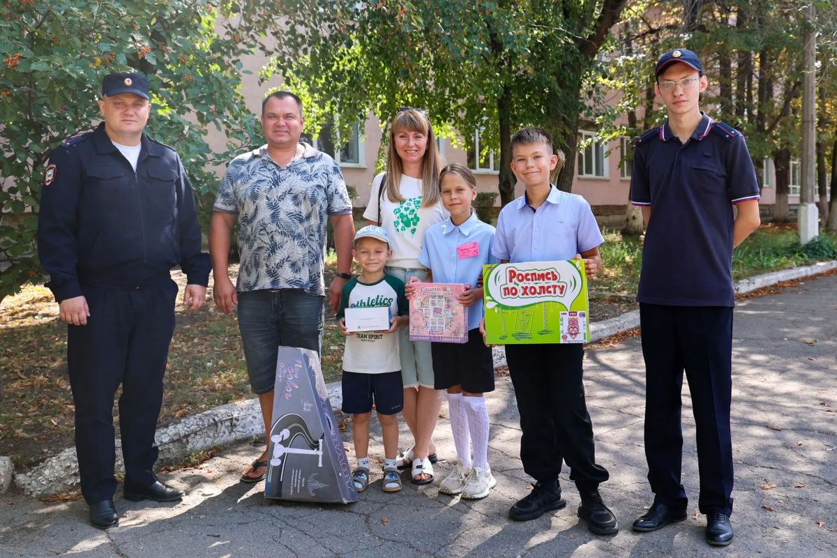 В центре внимания – семья: сотрудники подразделений по делам несовершеннолетних оказывают поддержку многодетным семьям В центре внимания – семья: сотрудники подразделений по делам несовершеннолетних оказывают поддержку многодетным семьям