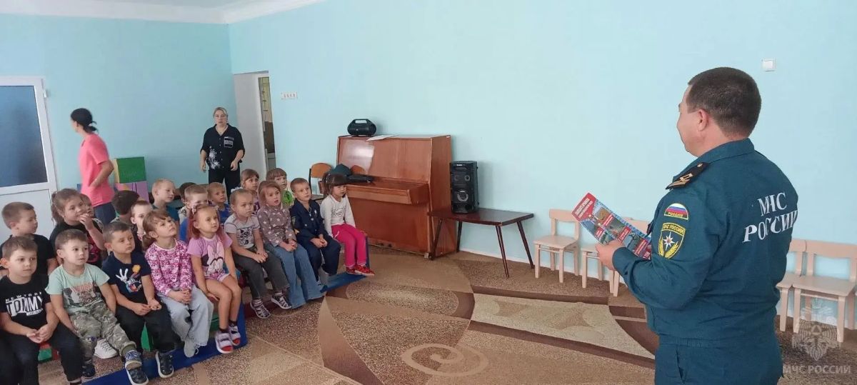 Разговоры о важном: инспекторы ГИМС обучают безопасности малышей Разговоры о важном: инспекторы ГИМС обучают безопасности малышей