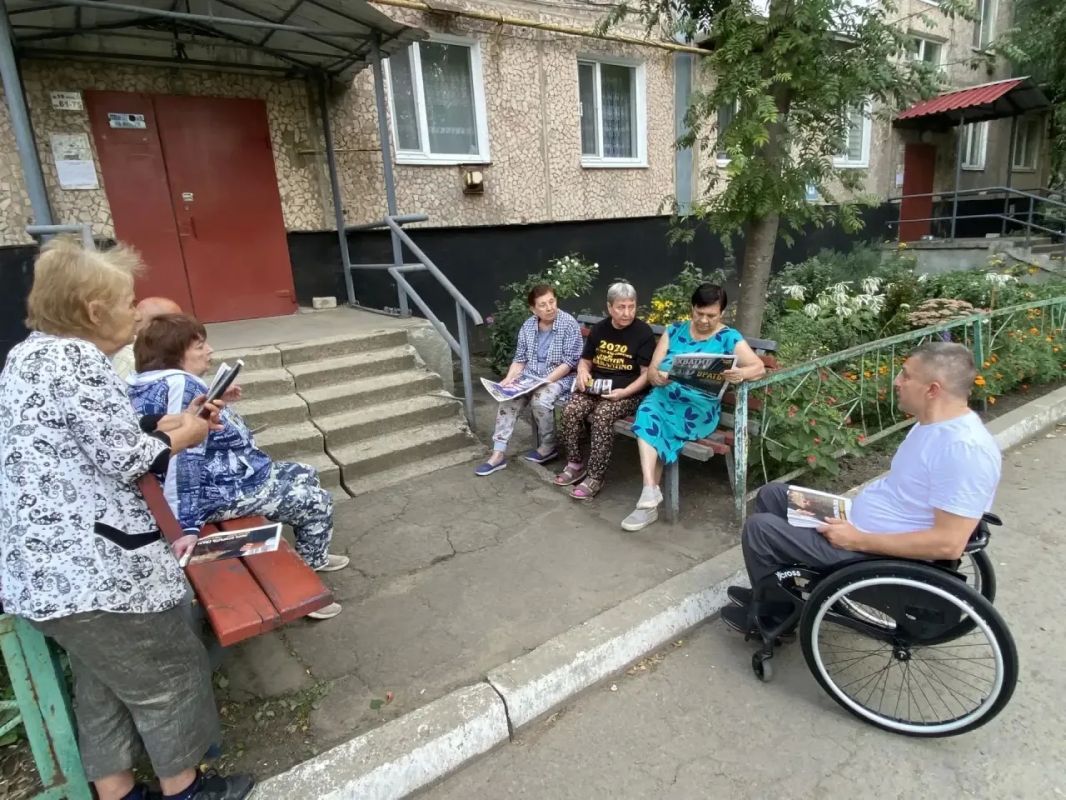 ЖКХ: «За что мы платим?». Координатор Краснолучского МО ЛДПР Сергей Морозов провел встречу с жителями, посвященную одной из самых актуальных тем – качеству жилищно-коммунальных услуг и работе управляющих компаний ЖКХ: «За что мы платим?». Координатор Краснолучского МО ЛДПР Сергей Морозов провел встречу с жителями, посвященную одной из самых актуальных тем – качеству жилищно-коммунальных услуг и работе управляющих компаний