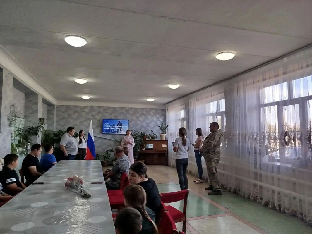 В селе Дьяково Антрацитовского муниципального округа ко Дню неизвестного солдата — Защитника Луганской Народной Республики состоялся трогательный и торжественный митинг под названием «Имя твоё неизвестно, подвиг твой... В селе Дьяково Антрацитовского муниципального округа ко Дню неизвестного солдата — Защитника Луганской Народной Республики состоялся трогательный и торжественный митинг под названием «Имя твоё неизвестно, подвиг твой...