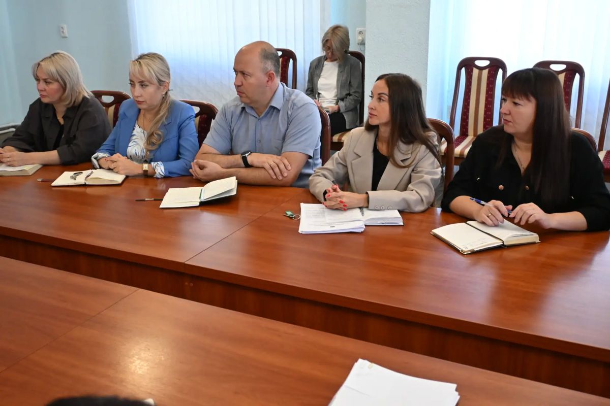 Сегодня провел расширенное аппаратное совещание с руководителями структурных подразделений Администрации с участием приглашенных лиц Сегодня провел расширенное аппаратное совещание с руководителями структурных подразделений Администрации с участием приглашенных лиц