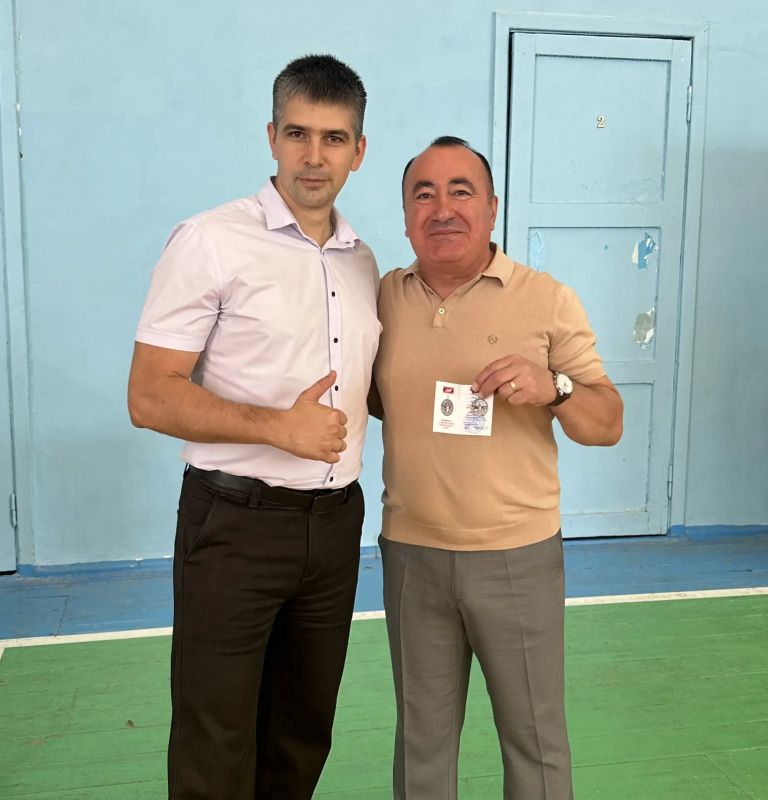 Министр спорта ЛНР Олег Шеренешев вручил нагрудные знаки «За содействие в развитии физической культуры и спорта»: Министр спорта ЛНР Олег Шеренешев вручил нагрудные знаки «За содействие в развитии физической культуры и спорта»: