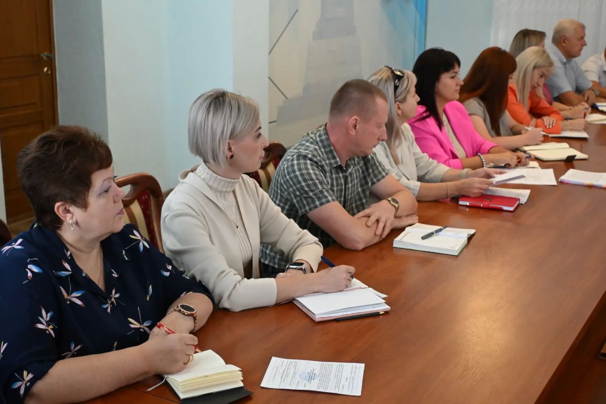Сегодня провел расширенное аппаратное совещание с руководителями структурных подразделений Администрации с участием приглашенных лиц Сегодня провел расширенное аппаратное совещание с руководителями структурных подразделений Администрации с участием приглашенных лиц