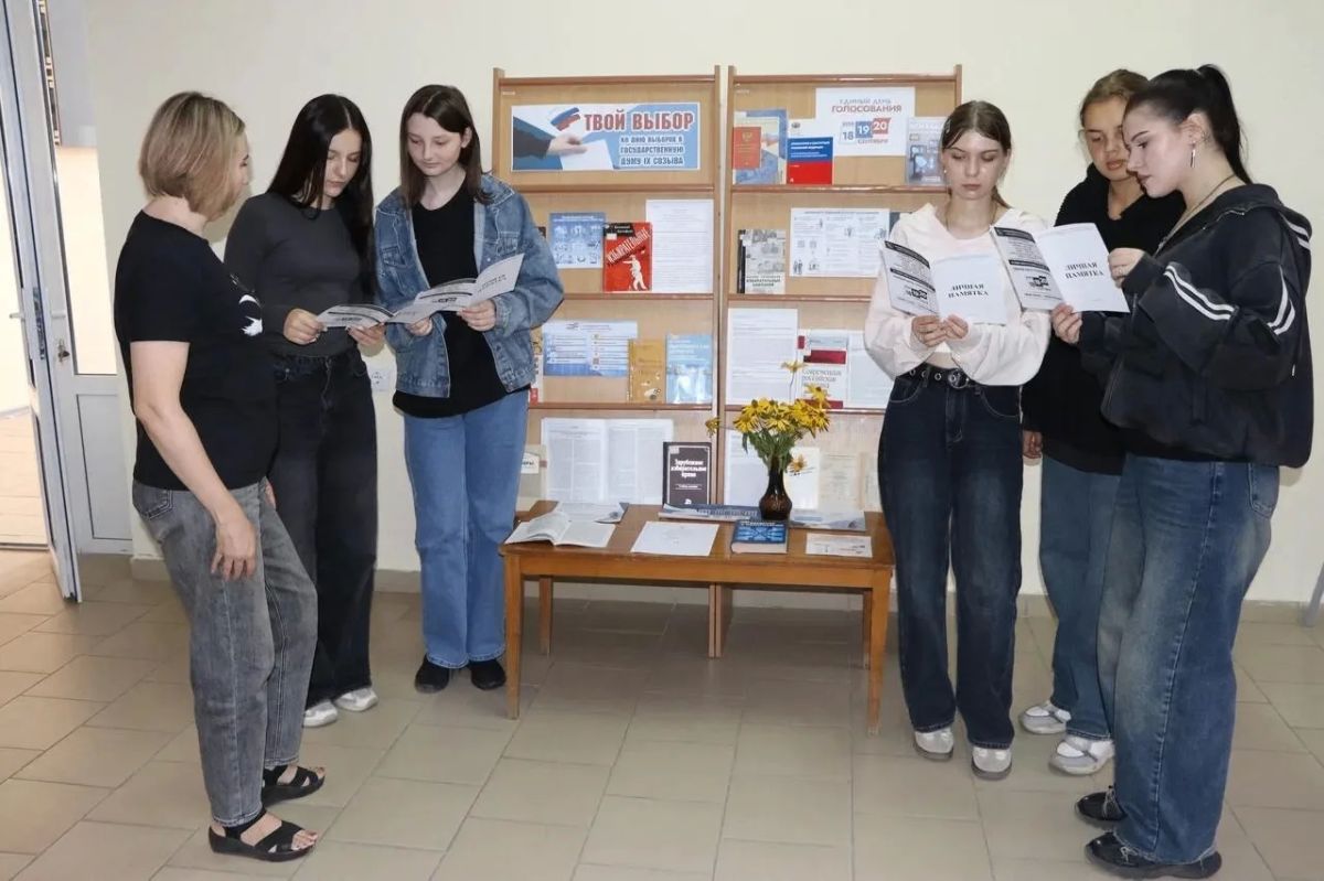 В Луганской библиотеке имени Горького открылась выставка «Твой выбор» ко Дню выборов в Госдуму В Луганской библиотеке имени Горького открылась выставка «Твой выбор» ко Дню выборов в Госдуму
