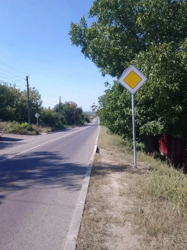 В городах Стаханов и Первомайск установлены новые дорожные знаки В городах Стаханов и Первомайск установлены новые дорожные знаки