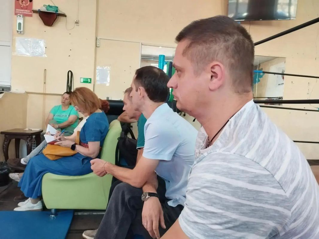 Рабочее совещание. Заместитель Главы Администрации Евгения Волкова с представителями отдела культуры, молодежной политики и спорта провели рабочее совещание с администрацией и тренерско-преподавательским составом МБУ ДО... Рабочее совещание. Заместитель Главы Администрации Евгения Волкова с представителями отдела культуры, молодежной политики и спорта провели рабочее совещание с администрацией и тренерско-преподавательским составом МБУ ДО...