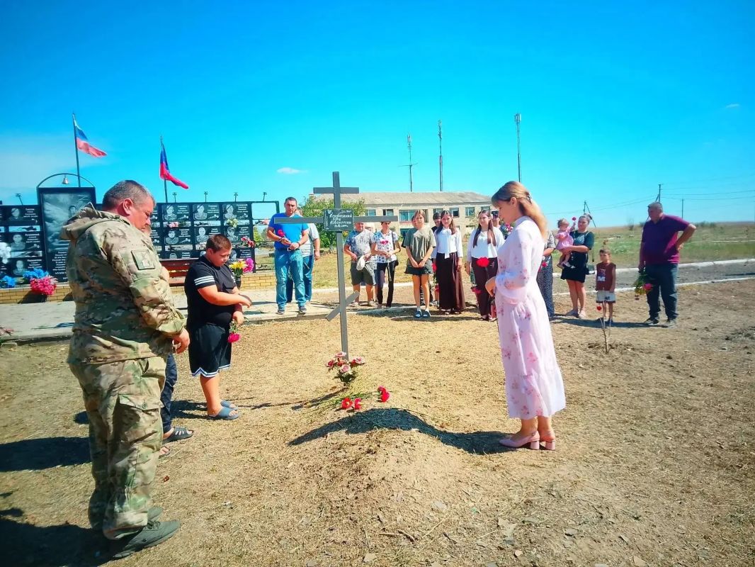 В селе Дьяково Антрацитовского муниципального округа ко Дню неизвестного солдата — Защитника Луганской Народной Республики состоялся трогательный и торжественный митинг под названием «Имя твоё неизвестно, подвиг твой... В селе Дьяково Антрацитовского муниципального округа ко Дню неизвестного солдата — Защитника Луганской Народной Республики состоялся трогательный и торжественный митинг под названием «Имя твоё неизвестно, подвиг твой...