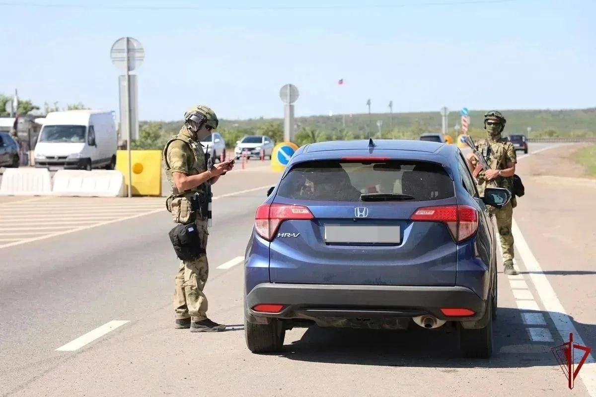 38 человек задержали на блокпостах в ЛНР за месяц 38 человек задержали на блокпостах в ЛНР за месяц
