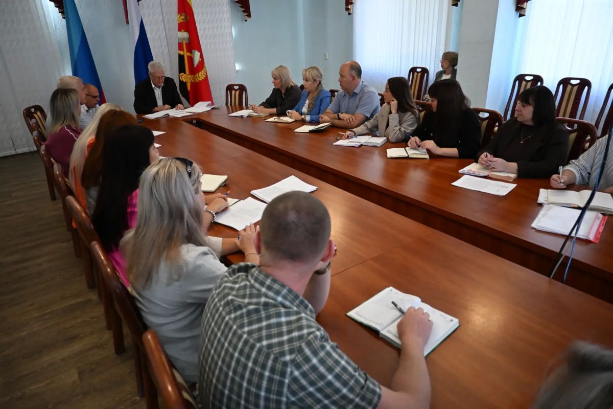 Сегодня провел расширенное аппаратное совещание с руководителями структурных подразделений Администрации с участием приглашенных лиц Сегодня провел расширенное аппаратное совещание с руководителями структурных подразделений Администрации с участием приглашенных лиц