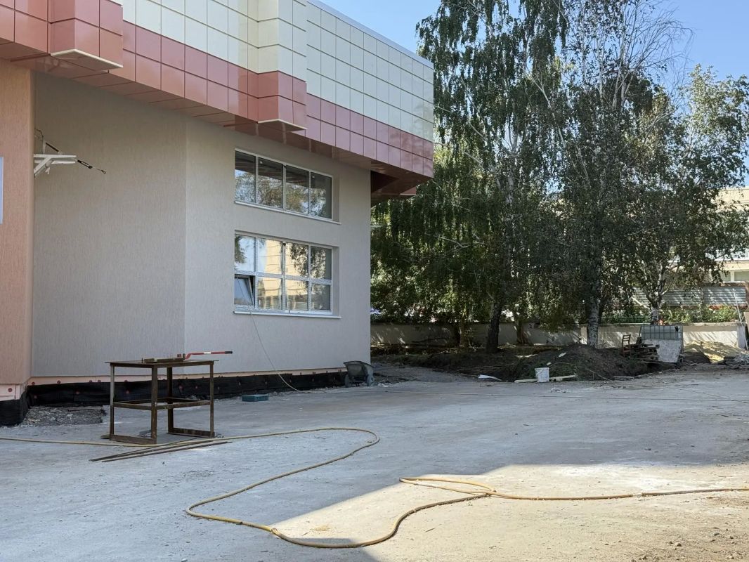 Тюменские специалисты приступили к благоустройству территории у входной группы ЗАГСа