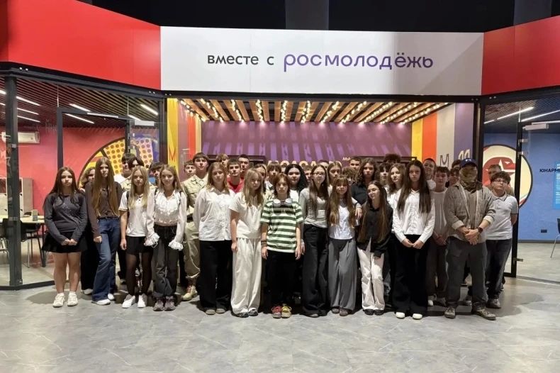 На площадке Молодежного центра собрались обучающиеся Свердловского лицея №1, чтобы узнать больше о том, как противостоять угрозе терроризма На площадке Молодежного центра собрались обучающиеся Свердловского лицея №1, чтобы узнать больше о том, как противостоять угрозе терроризма