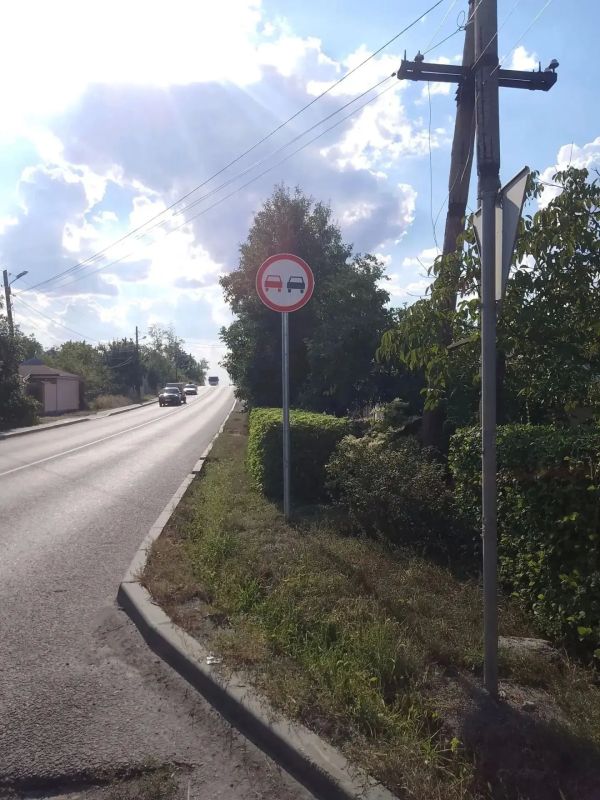 В городах Стаханов и Первомайск установлены новые дорожные знаки В городах Стаханов и Первомайск установлены новые дорожные знаки