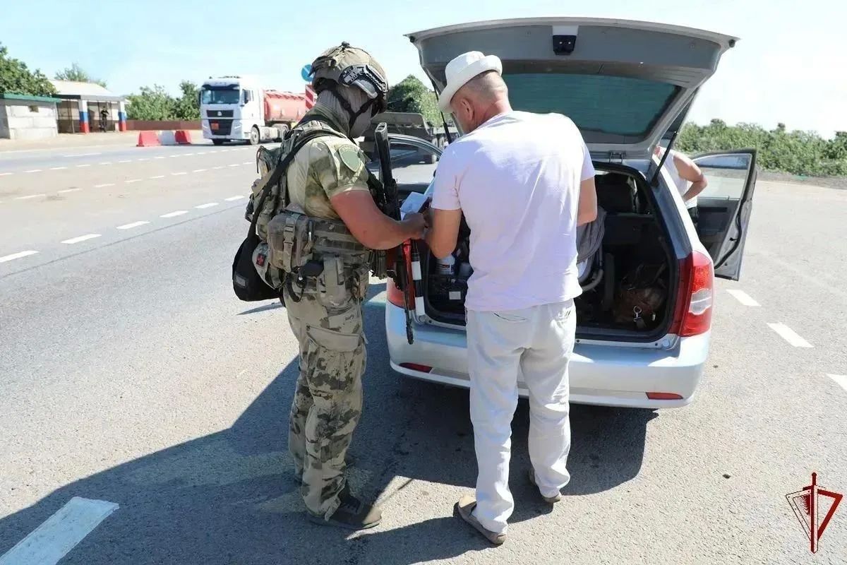 38 человек задержали на блокпостах в ЛНР за месяц 38 человек задержали на блокпостах в ЛНР за месяц