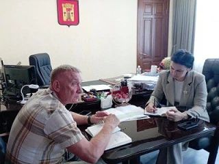 Глава Луганска провела рабочую встречу с депутатом, закрепленным за городом Счастьем Глава Луганска провела рабочую встречу с депутатом, закрепленным за городом Счастьем