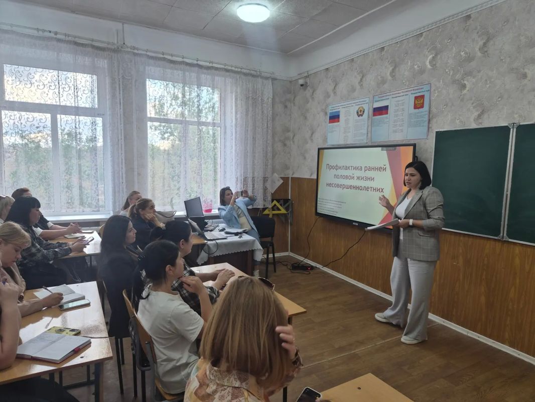 В Лутугинской средней школе №1 состоялось общешкольное родительское собрание: новые правила, цифровизация и безопасность В Лутугинской средней школе №1 состоялось общешкольное родительское собрание: новые правила, цифровизация и безопасность
