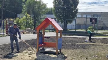 В рамках подготовки к празднованию Дня города отделом по жизнеобеспечению г. Суходольск организованы субботники в сквере имени В. Ташлыкова