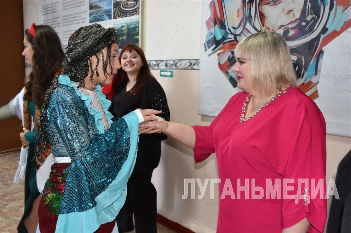 Краснолучские школьники написали Всероссийский диктант «Россия – дом народов» Краснолучские школьники написали Всероссийский диктант «Россия – дом народов»
