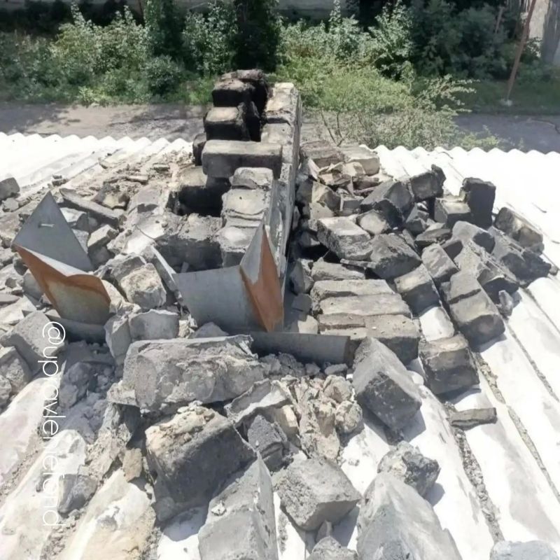 В Брянке сотрудники ЕУК восстановили поврежденный дымовентканал В Брянке сотрудники ЕУК восстановили поврежденный дымовентканал