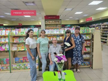 Впервые в Луганске в книжном магазине были презентованы книги писателя и журналиста Артема Аргунова