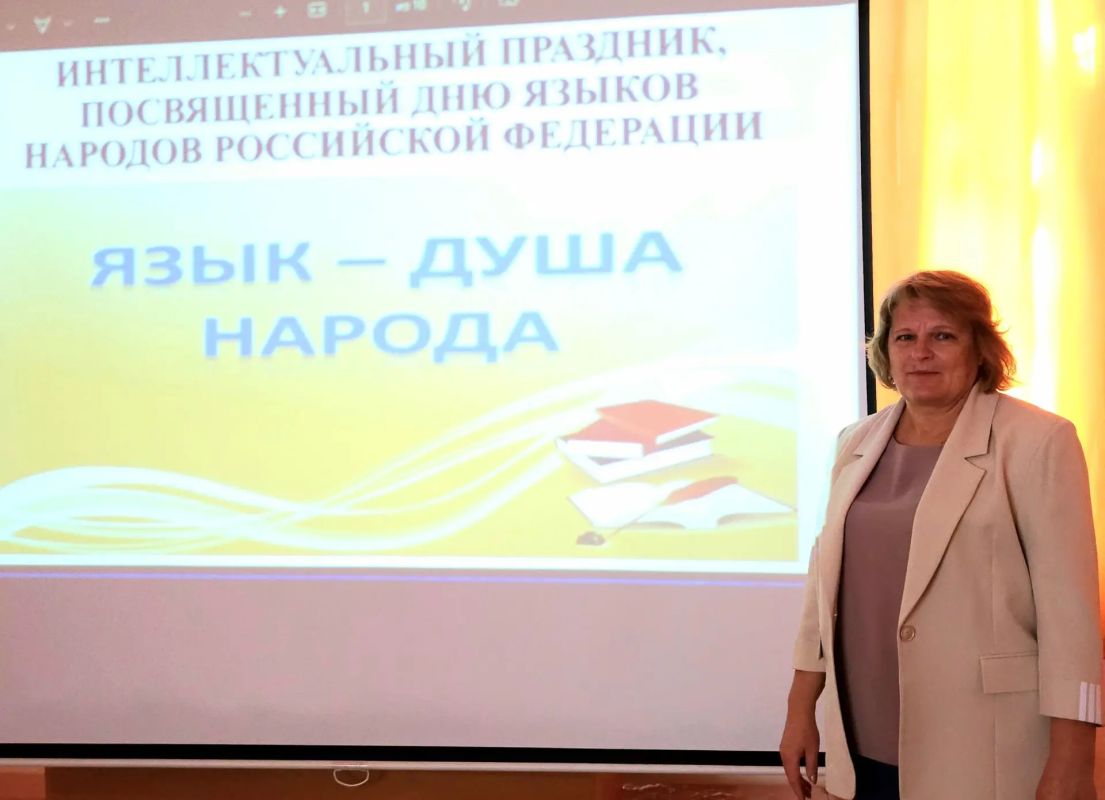 В Брянковском колледже ЛГПУ в День языков народов Российской Федерации был проведён интеллектуальный праздник «Язык – душа народа» В Брянковском колледже ЛГПУ в День языков народов Российской Федерации был проведён интеллектуальный праздник «Язык – душа народа»