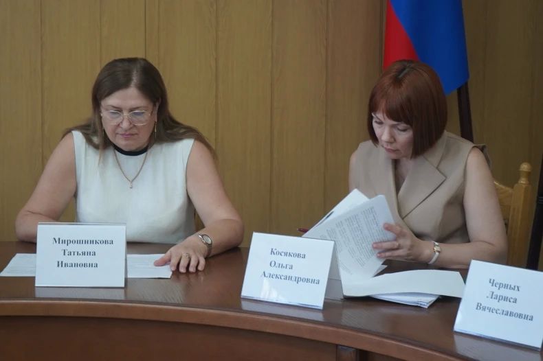 Проведено заседание Комиссии по делам несовершеннолетних и защите их прав Проведено заседание Комиссии по делам несовершеннолетних и защите их прав