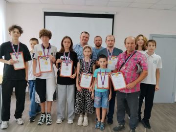 Шахматный турнир в Чертковском парке им. Горького: битва умов и яркие победы!