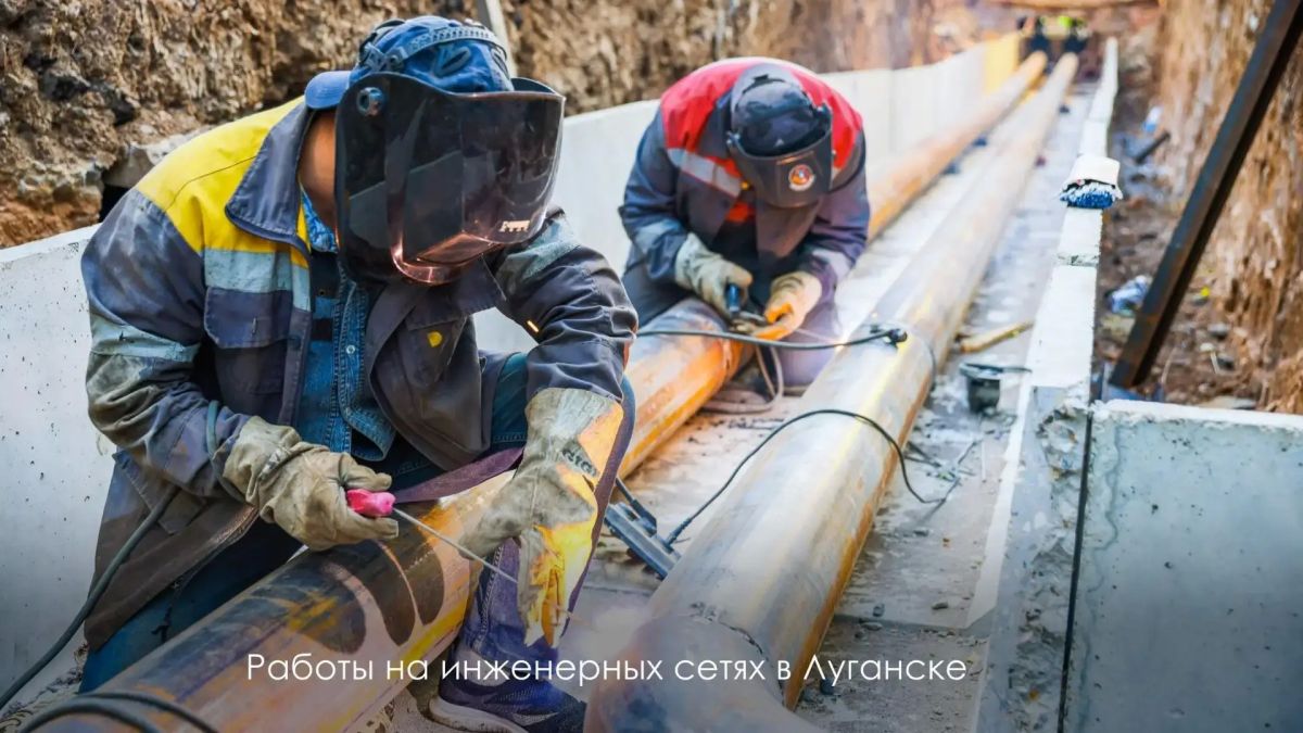 Московские коммунальщики продолжают восстанавливать инженерные сети