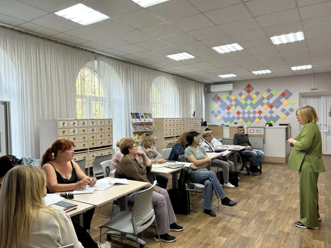 8 сентября в рамках проекта «Точка роста НКО», который реализуется при поддержке Фонда президентских грантов, в Краснолучской центральной городской библиотеке имени Н.К. Крупской прошла очная проектная сессия АНО... 8 сентября в рамках проекта «Точка роста НКО», который реализуется при поддержке Фонда президентских грантов, в Краснолучской центральной городской библиотеке имени Н.К. Крупской прошла очная проектная сессия АНО...