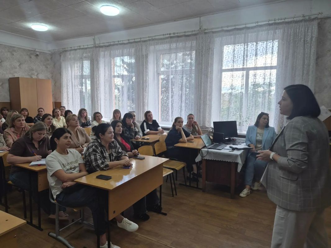 В Лутугинской средней школе №1 состоялось общешкольное родительское собрание: новые правила, цифровизация и безопасность В Лутугинской средней школе №1 состоялось общешкольное родительское собрание: новые правила, цифровизация и безопасность