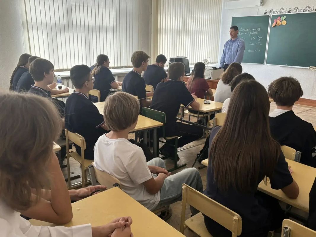 В Ровеньковской школе №3 прошла важная встреча для старшеклассников! В Ровеньковской школе №3 прошла важная встреча для старшеклассников!
