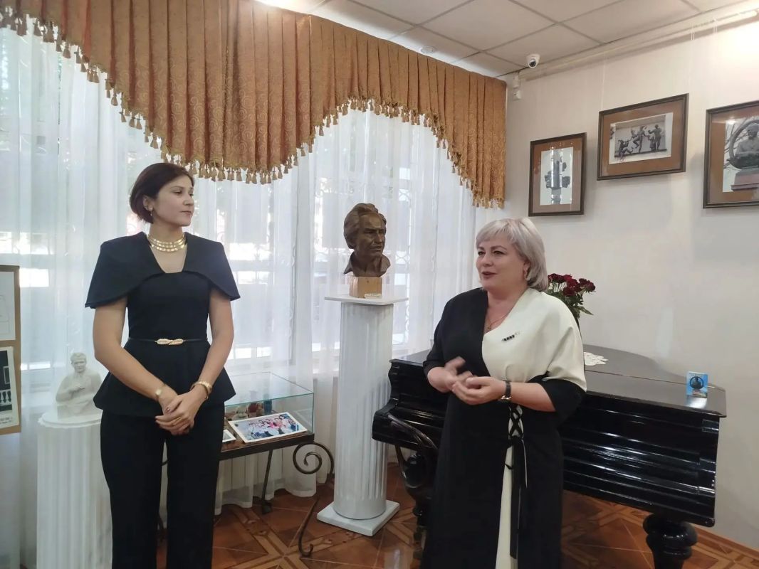 Культурная столица. В Луганске открылась выставка, посвященная 95-летию выдающегося скульптора Александра Редькина Культурная столица. В Луганске открылась выставка, посвященная 95-летию выдающегося скульптора Александра Редькина