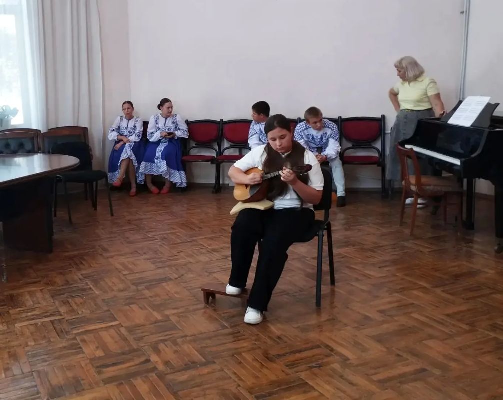 Знакомство с музыкальными инструментами для детей из КДН Знакомство с музыкальными инструментами для детей из КДН