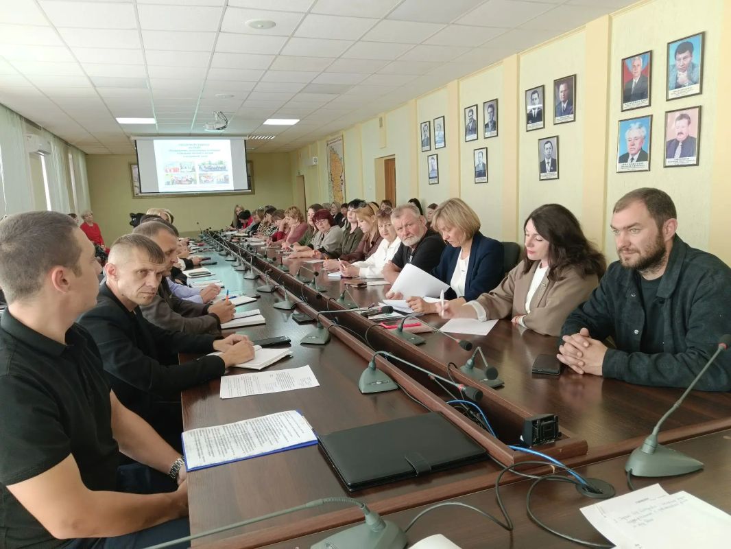 В Ровеньках состоялся городской семинар по профилактике деструктивных явлений в детской и молодежной среде