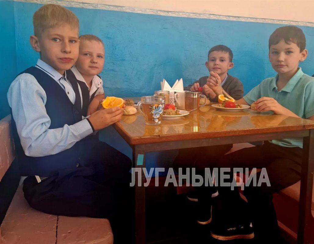 В Краснолучской школе № 11 проведен контроль качества горячего питания В Краснолучской школе № 11 проведен контроль качества горячего питания