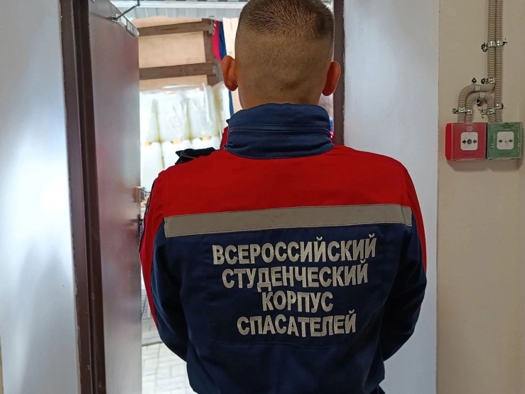 Добровольцы ССО «Молодогвардеец» ЛугРО ВСКС, студенты Краснодонского факультета инженерии и менеджмента (филиал) «ЛГУ им. В. Даля», оказали помощь МБУ ДО «Краснодонская спортивная школа № 1» разгрузке бытовой химии... Добровольцы ССО «Молодогвардеец» ЛугРО ВСКС, студенты Краснодонского факультета инженерии и менеджмента (филиал) «ЛГУ им. В. Даля», оказали помощь МБУ ДО «Краснодонская спортивная школа № 1» разгрузке бытовой химии...
