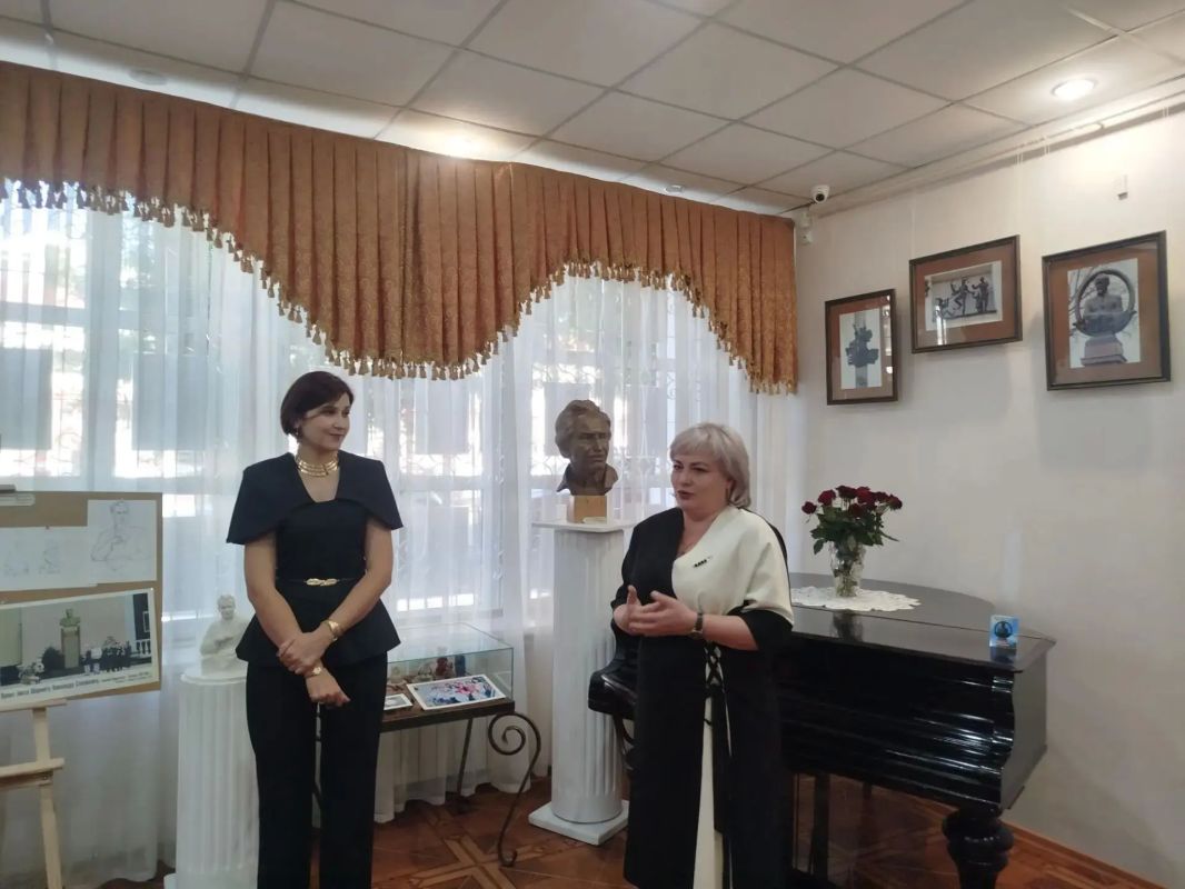 Культурная столица. В Луганске открылась выставка, посвященная 95-летию выдающегося скульптора Александра Редькина Культурная столица. В Луганске открылась выставка, посвященная 95-летию выдающегося скульптора Александра Редькина