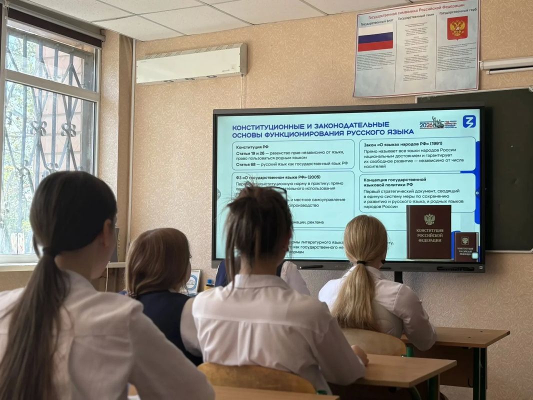 Российское общество «Знание» провело просветительскую встречу, объединившую более 700 школьников ЛНР Российское общество «Знание» провело просветительскую встречу, объединившую более 700 школьников ЛНР