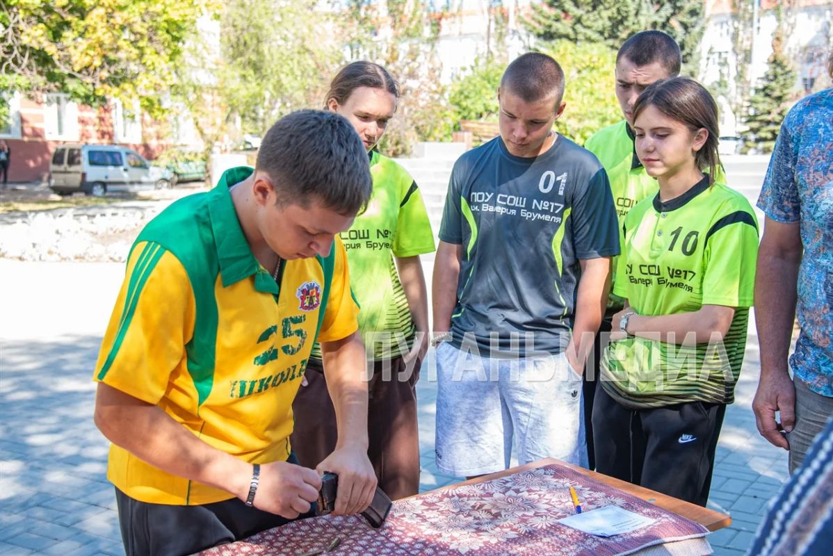 В сквере Пограничников прошло традиционное физкультурное мероприятие «Будь готов к защите рубежей Родины», посвященное 231-й годовщине со дня основания города Луганска В сквере Пограничников прошло традиционное физкультурное мероприятие «Будь готов к защите рубежей Родины», посвященное 231-й годовщине со дня основания города Луганска