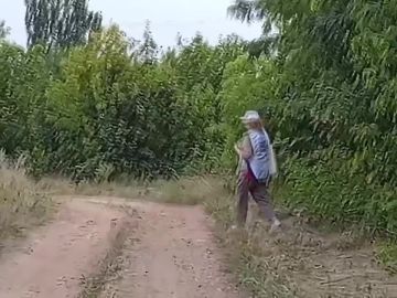 «ИнформУИК» в городе Брянка: дружные, как мушкетёры, члены комиссий информируют избирателей!