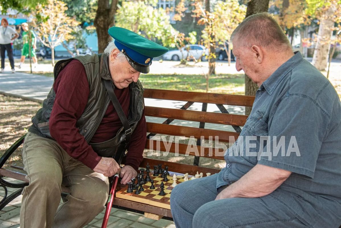 В сквере Пограничников прошло традиционное физкультурное мероприятие «Будь готов к защите рубежей Родины», посвященное 231-й годовщине со дня основания города Луганска В сквере Пограничников прошло традиционное физкультурное мероприятие «Будь готов к защите рубежей Родины», посвященное 231-й годовщине со дня основания города Луганска