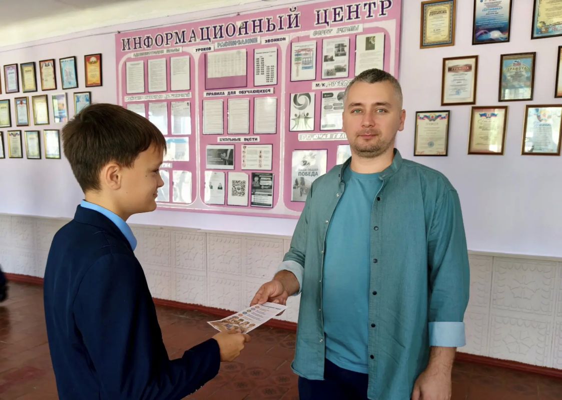 Обучающиеся Лутугинской средней школы №2 приняли участие во Всероссийской акции «Языки большой страны» Обучающиеся Лутугинской средней школы №2 приняли участие во Всероссийской акции «Языки большой страны»