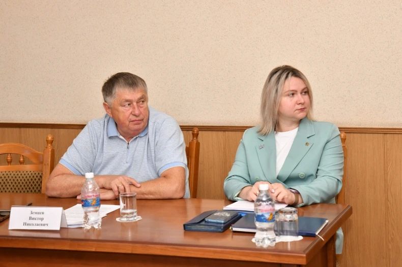 Депутаты фракции партии «Единая Россия» рассмотрели повестку 50-го заседания Совета депутатов Депутаты фракции партии «Единая Россия» рассмотрели повестку 50-го заседания Совета депутатов