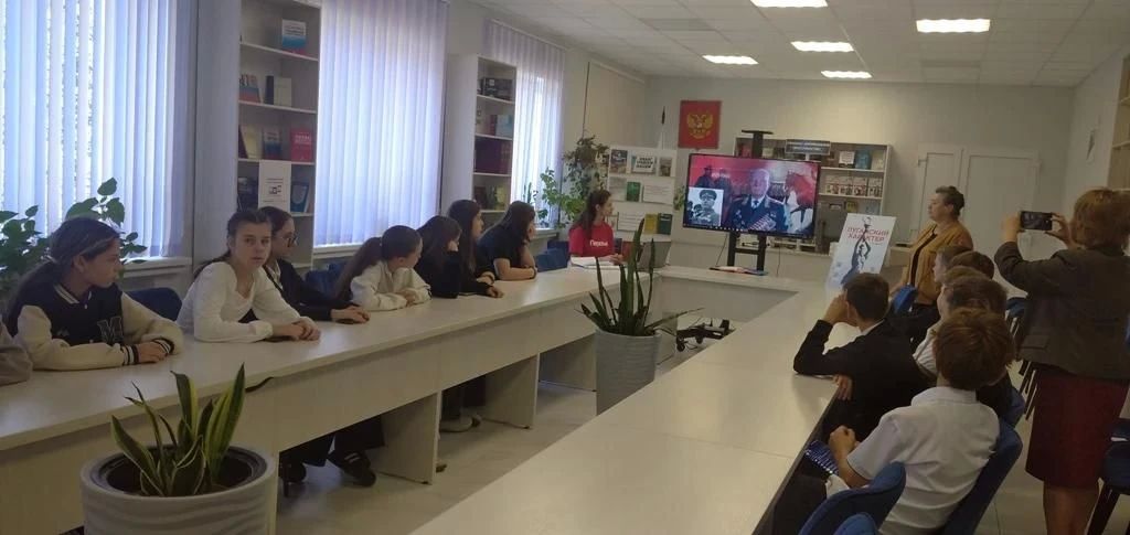 В Ровеньках состоялась историко-познавательная встреча в рамках воспитательной программы «Луганский характер» В Ровеньках состоялась историко-познавательная встреча в рамках воспитательной программы «Луганский характер»