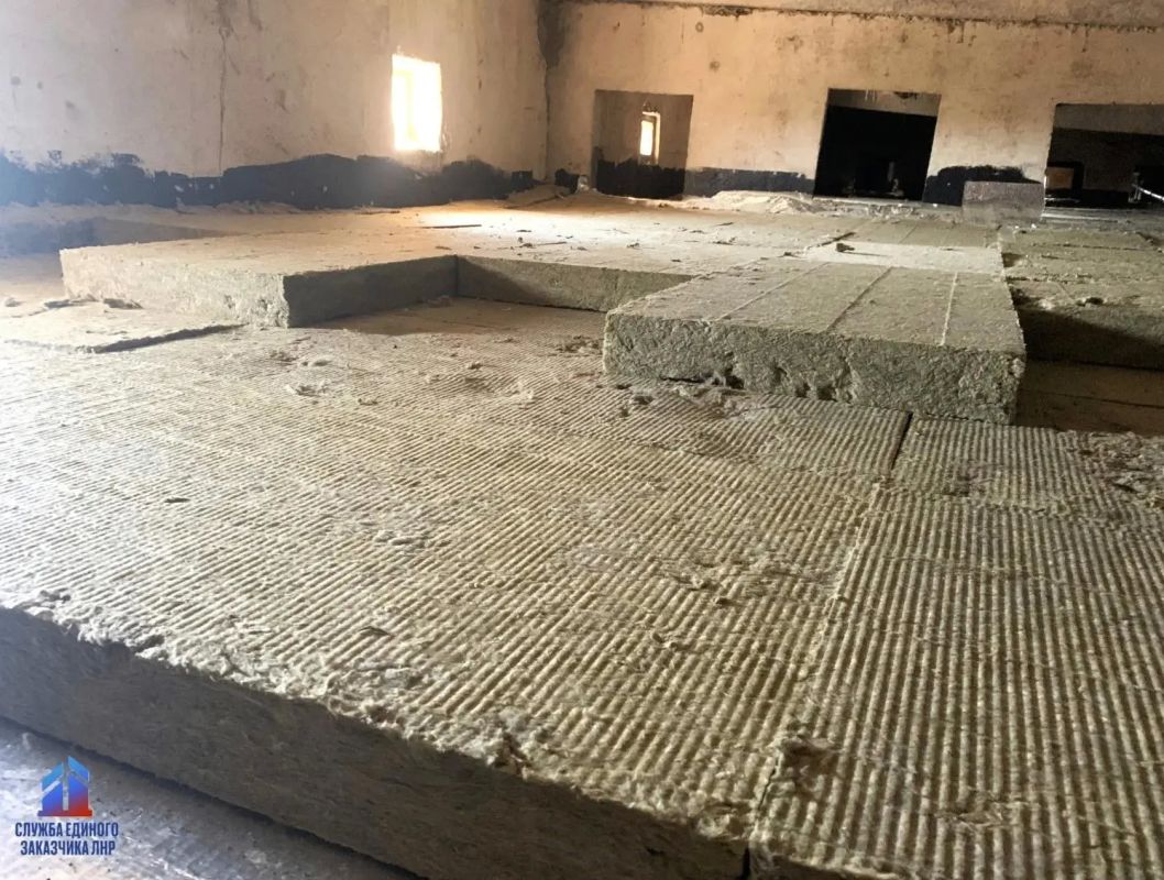 В Луганске продолжается капремонт кровель многоэтажек, из которых работы на 7 домах уже завершены В Луганске продолжается капремонт кровель многоэтажек, из которых работы на 7 домах уже завершены