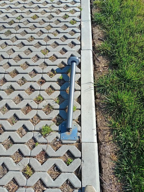 В Луганске вандалы украли четыре светильника в парке Неизвестного солдата В Луганске вандалы украли четыре светильника в парке Неизвестного солдата