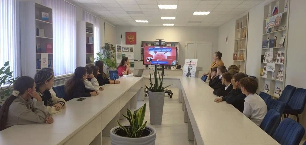В Ровеньках состоялась историко-познавательная встреча в рамках воспитательной программы «Луганский характер» В Ровеньках состоялась историко-познавательная встреча в рамках воспитательной программы «Луганский характер»