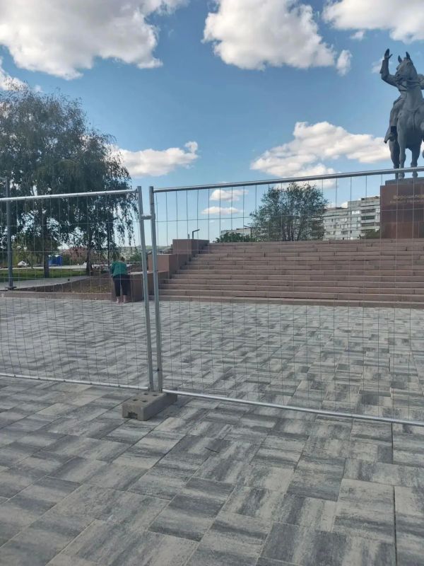 В Луганске вандалы украли четыре светильника в парке Неизвестного солдата В Луганске вандалы украли четыре светильника в парке Неизвестного солдата