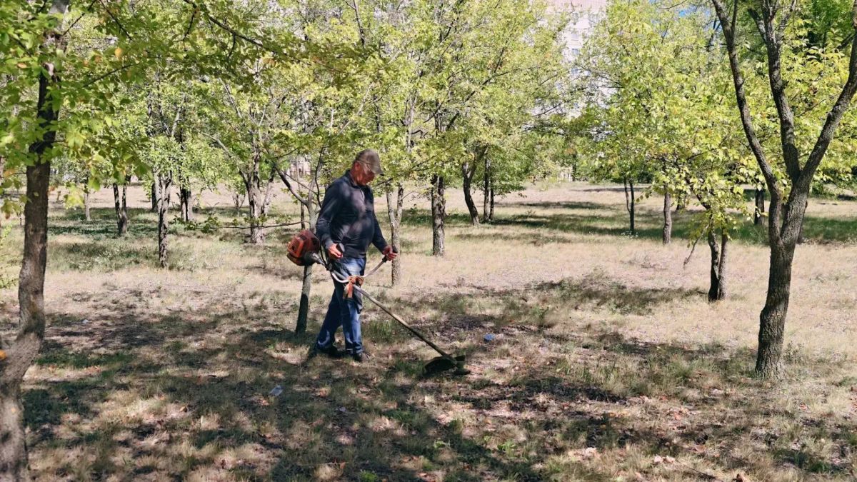 В Рубежном продолжается планомерная работа по благоустройству городской территории В Рубежном продолжается планомерная работа по благоустройству городской территории